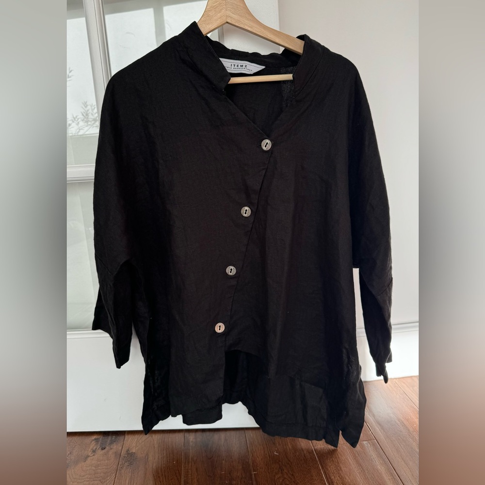 Stunning vibrant black Linen blouse with silver buttons size M-L